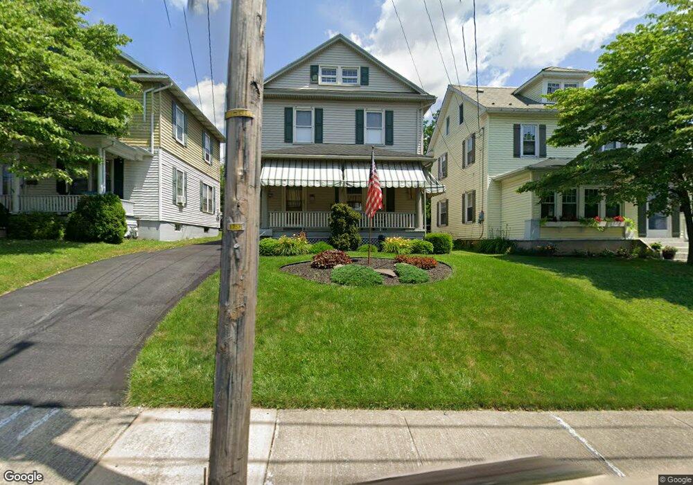 423 E Walnut St, Nazareth, PA 18064 - photo 1