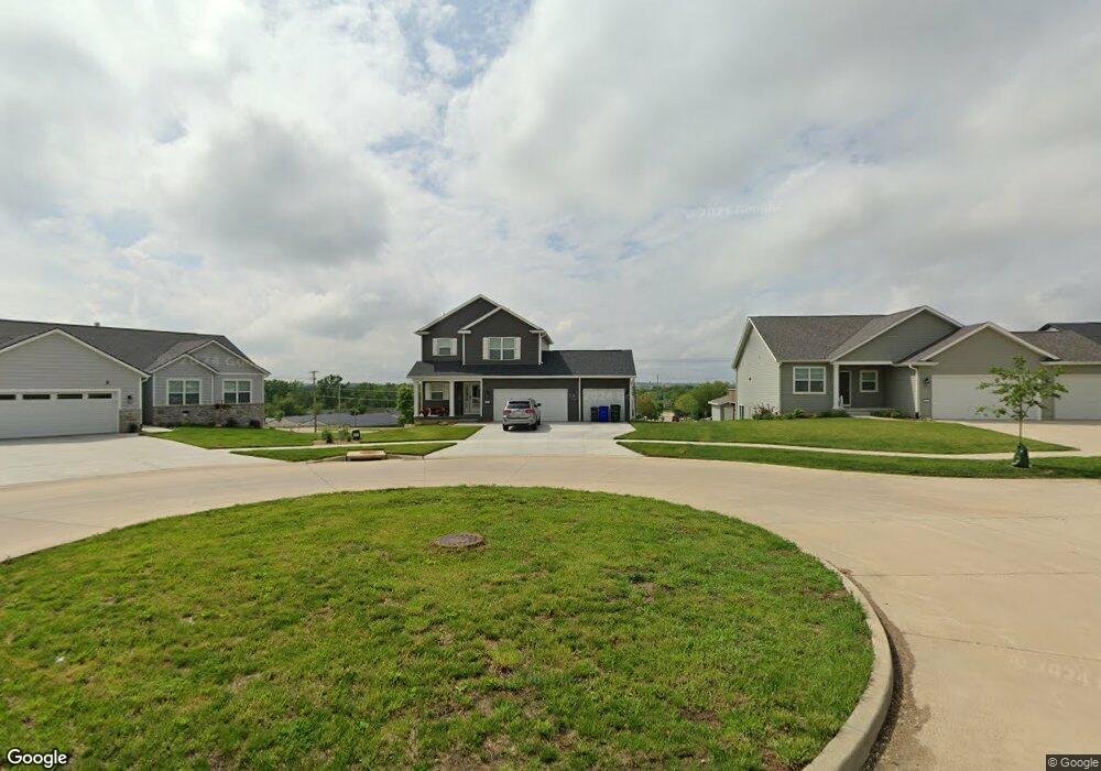 1813 Wycliffe Ct SW, Cedar Rapids, IA 52404 - photo 1