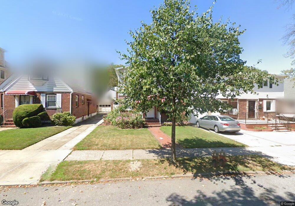 7650 172nd St, Fresh Meadows, NY 11366 - photo 1