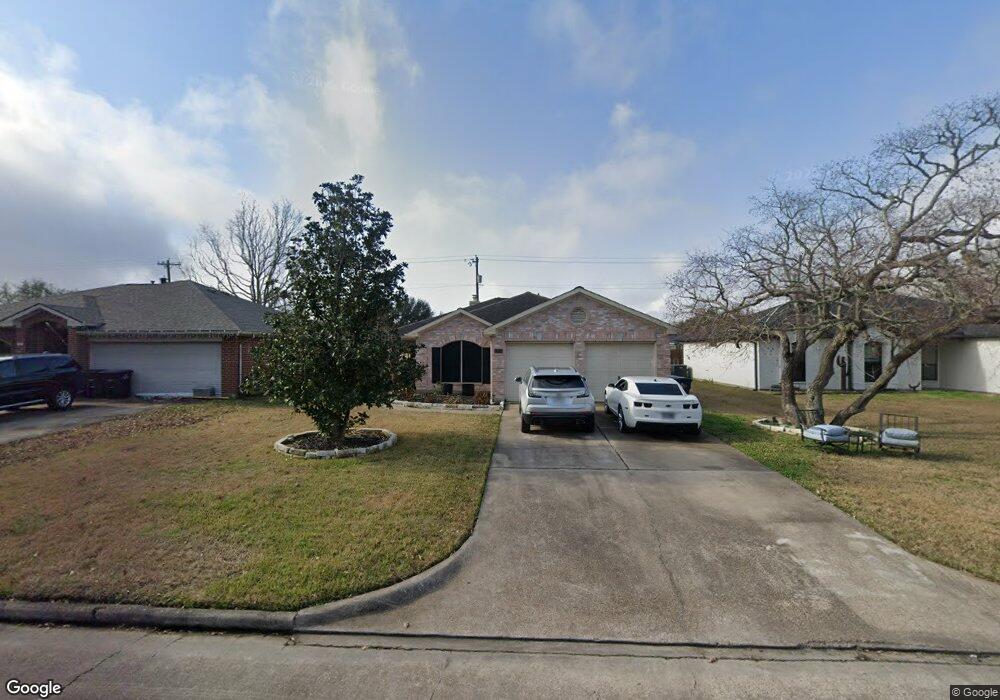 2709 Quail Run Dr, Alvin, TX 77511 - photo 1