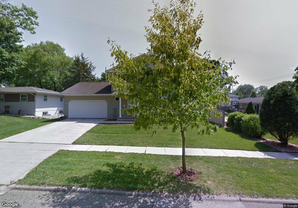 1565 Valleyview Dr, Marion, IA 52302 - photo 1