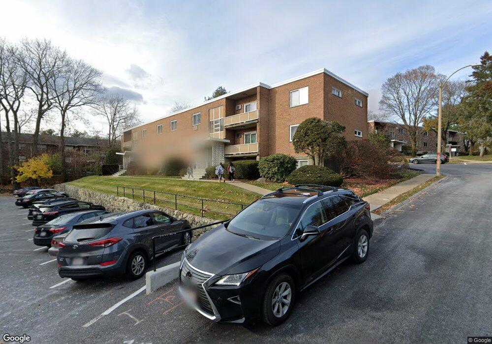 32 Jacqueline Rd unit D, Waltham, MA 02452 - photo 1