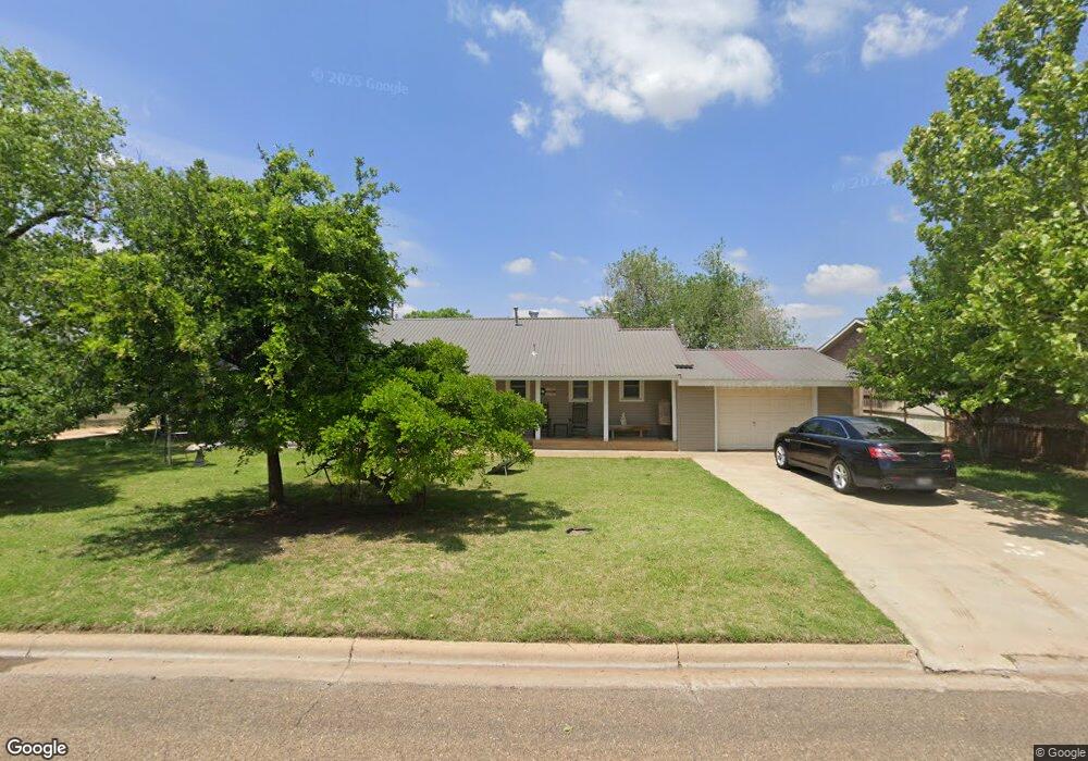 405 Dallas St, Plainview, TX 79072 - photo 1