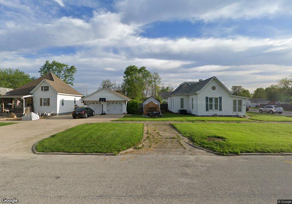 820 Prairie Ave, Mattoon, IL 61938 - photo 1