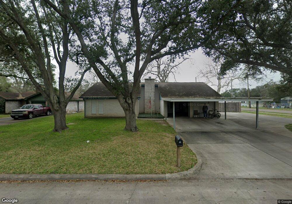 1704 Redwood Cir, Alvin, TX 77511 - photo 1