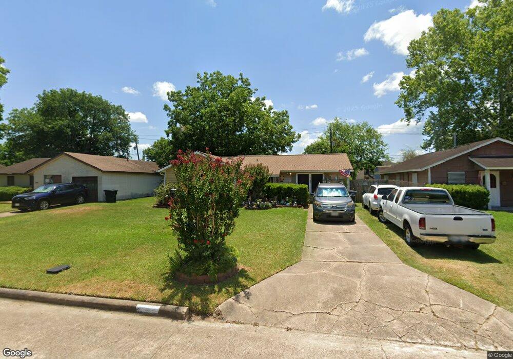 10022 Santa Monica Blvd, Houston, TX 77089 - photo 1