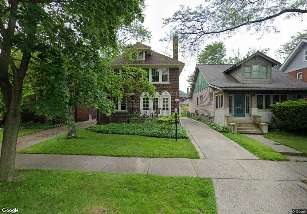 1112 Beaconsfield Ave, Grosse Pointe Park, MI 48230 - photo 1