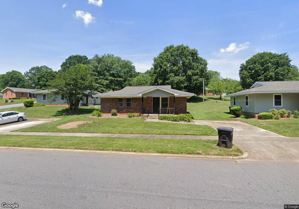 121 E Raleigh Ave, Statesville, NC 28677 - photo 1