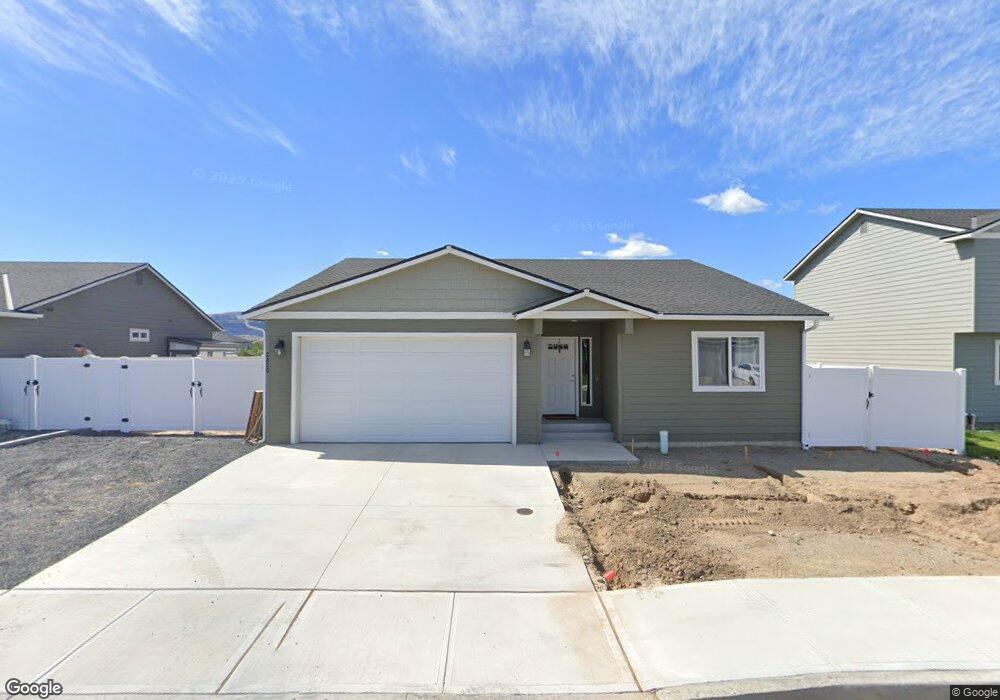 2420 3rd St SE, East Wenatchee, WA 98802 - photo 1