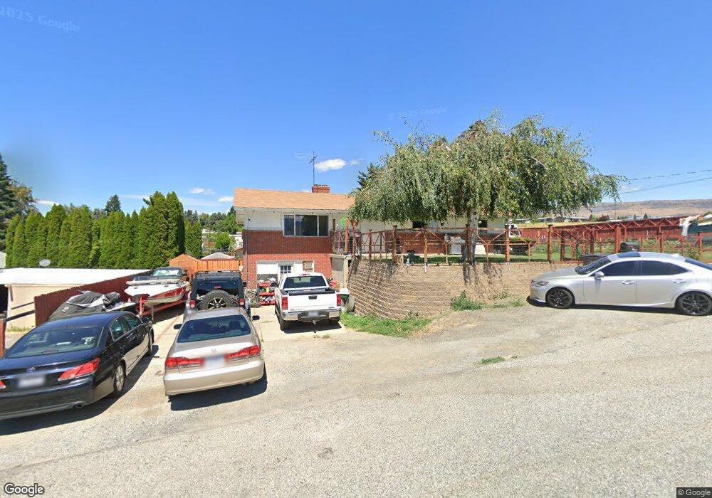 1833 Glen St NE, East Wenatchee, WA 98802 - photo 1