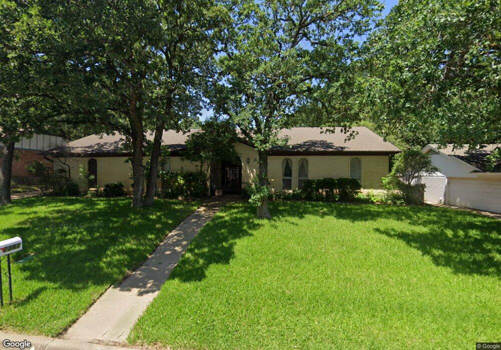 2861 Winterhaven Dr, Hurst, TX 76054 - photo 1