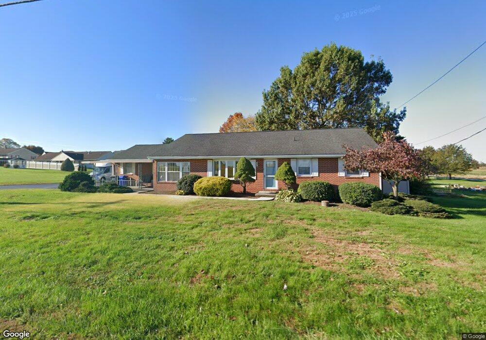 484 N Railroad Ave, New Holland, PA 17557 - photo 1