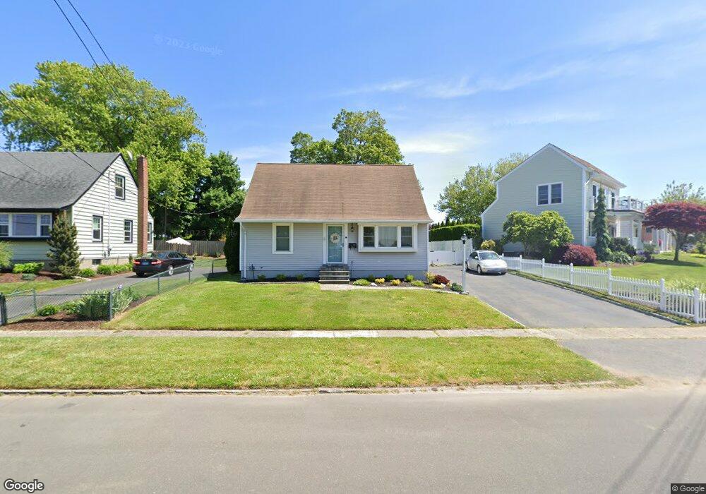 225 Oak Bluff Ave, Stratford, CT 06615 - photo 1