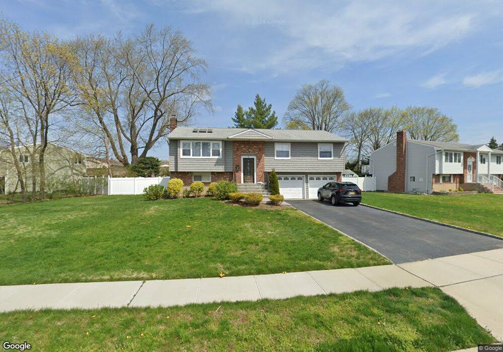 5 Pebble Place, ComMacK, NY 11725 - photo 1
