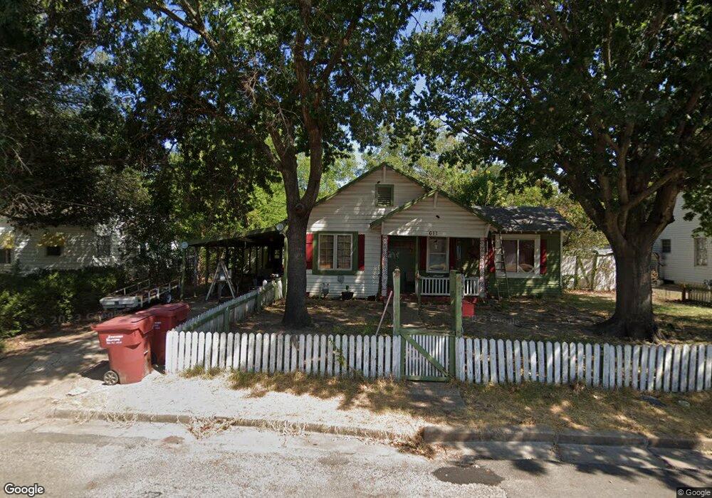 611 E 12th St, Bonham, TX 75418 - photo 1