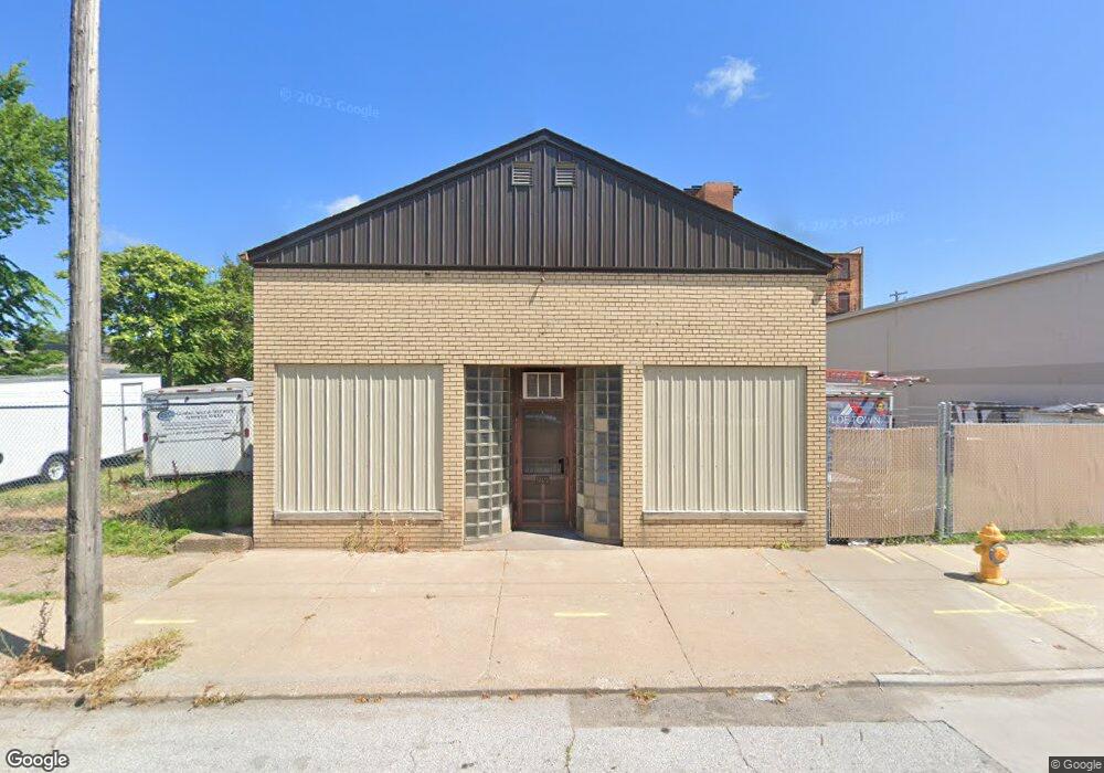 940 W 3rd St, Davenport, IA 52802 - photo 1