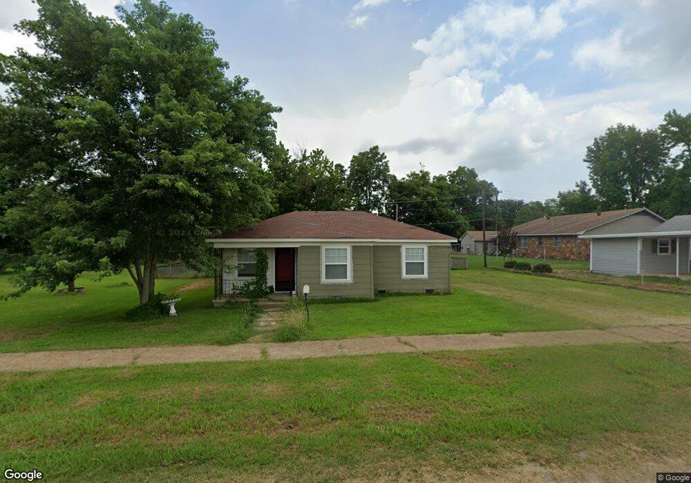 309 E Clayton St, Hugo, OK 74743 - photo 1