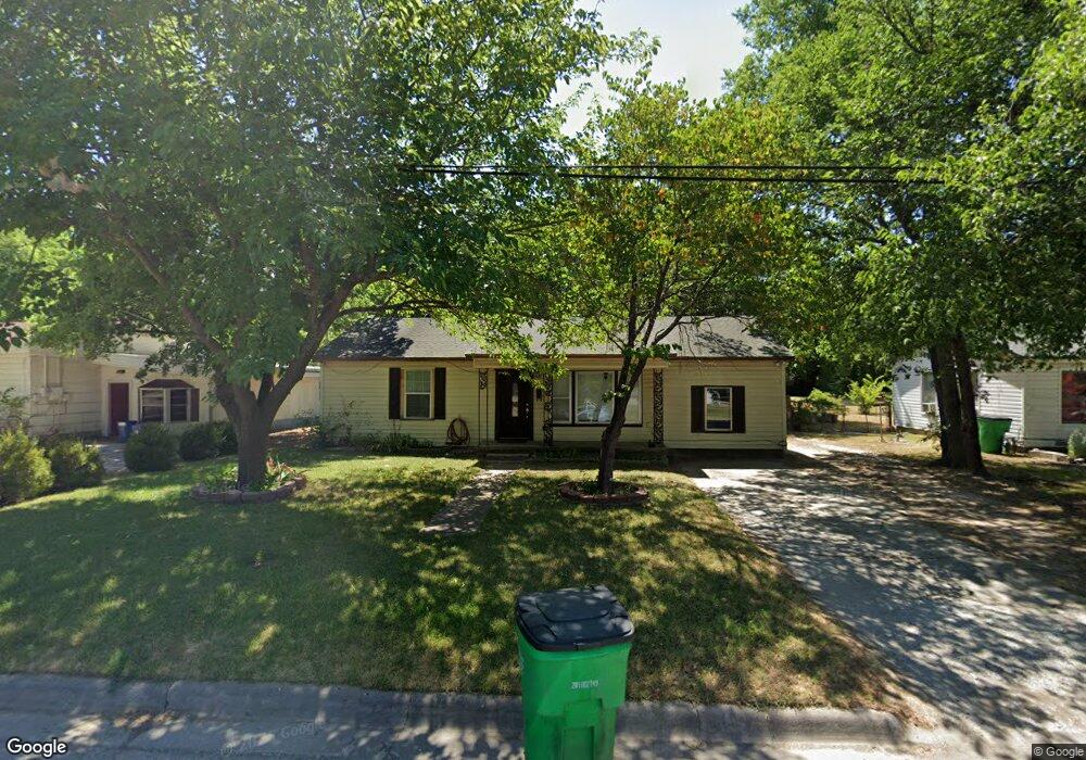 1011 S Howeth St, Gainesville, TX 76240 - photo 1