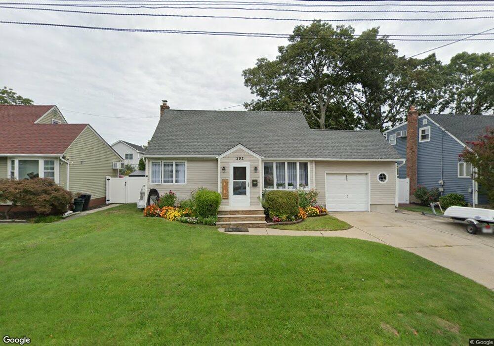 292 29th St, Lindenhurst, NY 11757 - photo 1