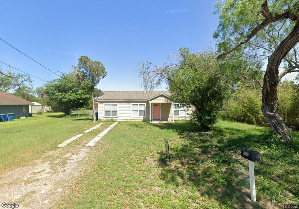805 E Hefferman St, Beeville, TX 78102 - photo 1