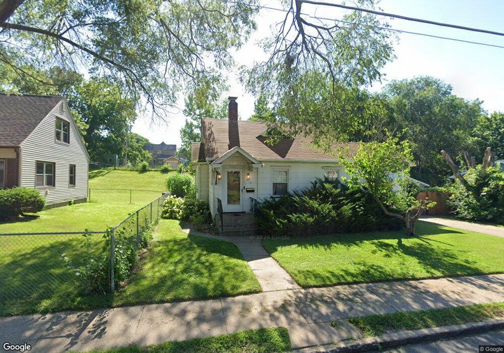 1207 Warren St, Davenport, IA 52804 - photo 1