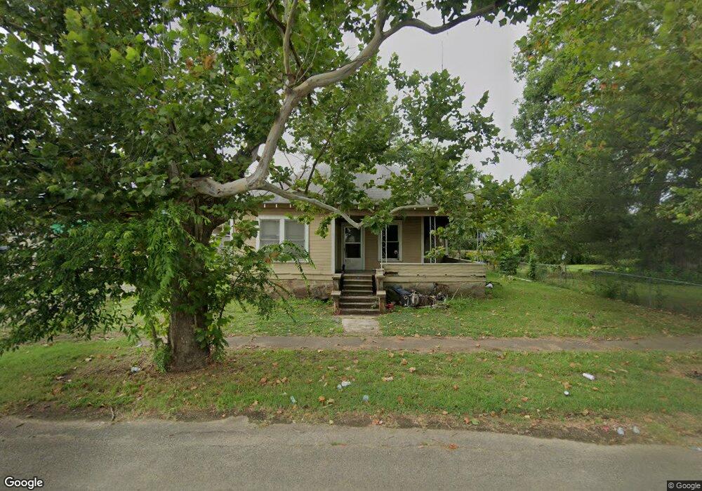 209 N E St, Hugo, OK 74743 - photo 1