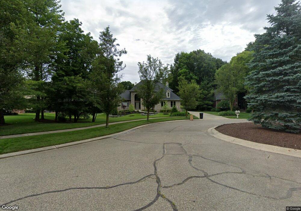 7116 S Oak Ct E, West Bloomfield, MI 48323 - photo 1