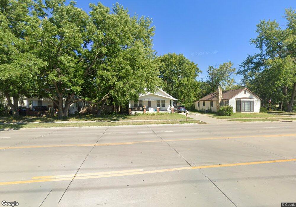328 SW MacVicar Ave, Topeka, KS 66606 - photo 1