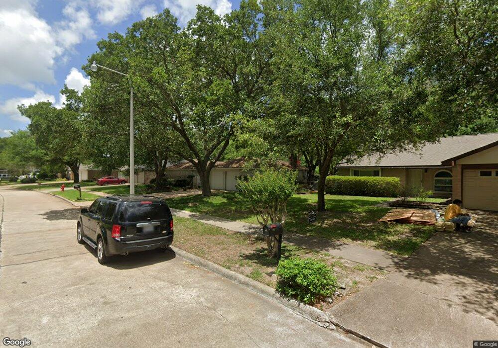 663 E Castle Harbour Dr, Friendswood, TX 77546 - photo 1