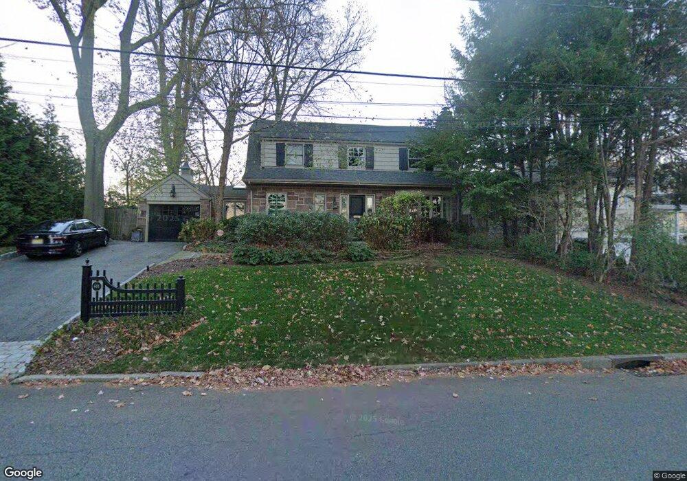 601 Edgewood Rd, Leonia, NJ 07605 - photo 1