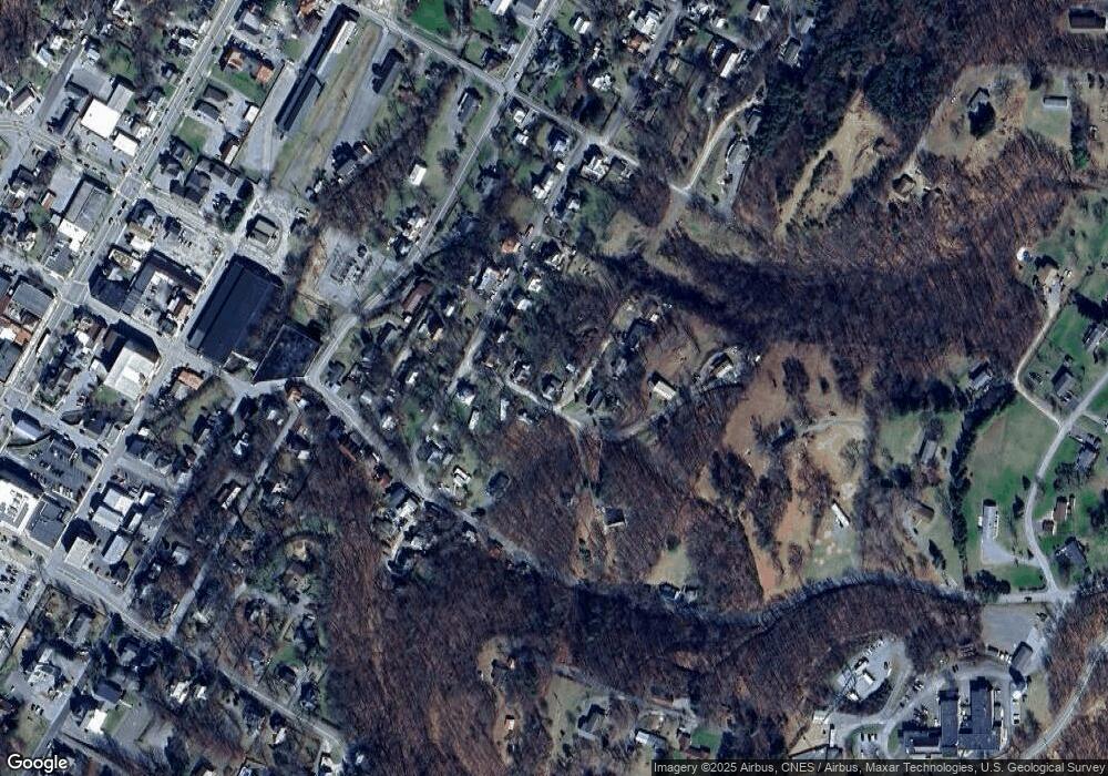 7 Stephanie St, Berkeley Springs, WV 25411 - photo 1