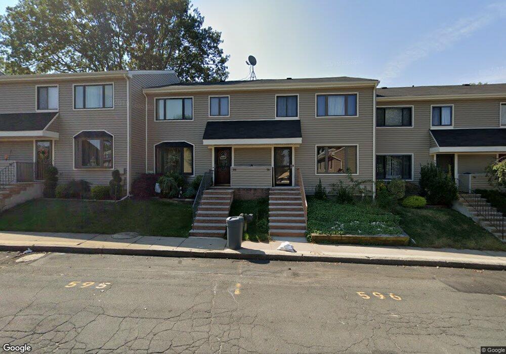 80 Arrowood Ct unit 595, Staten Island, NY 10309 - photo 1