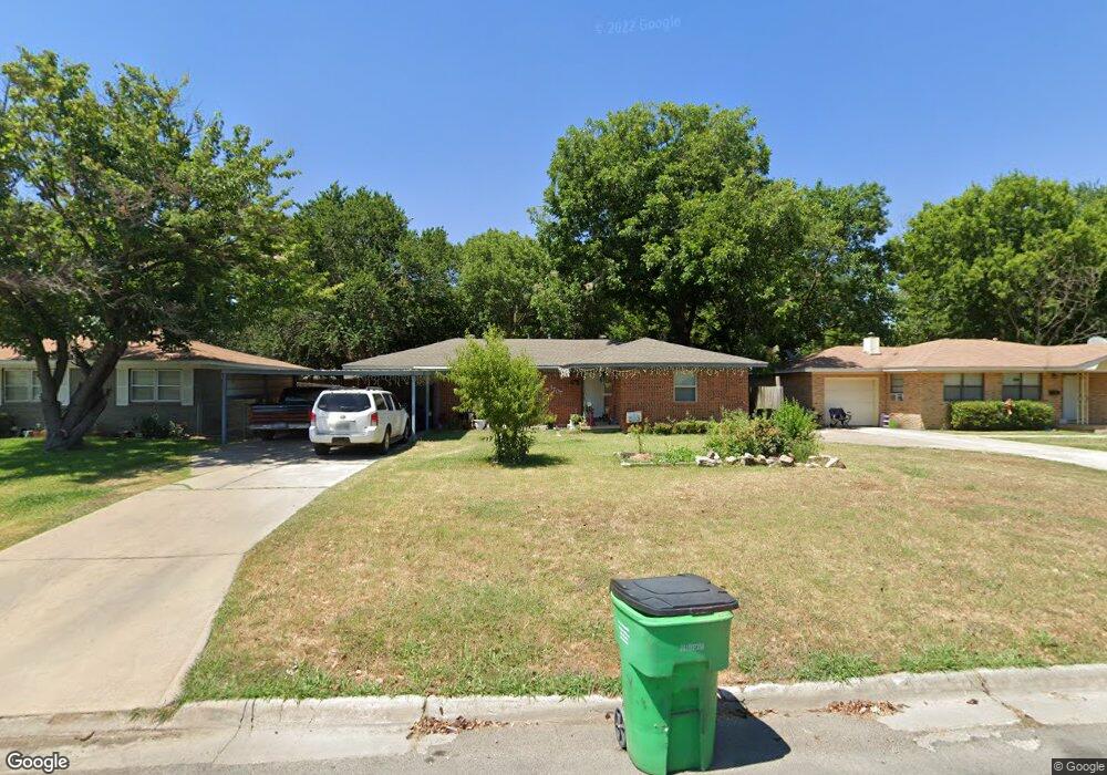 1707 Harris St, Gainesville, TX 76240 - photo 1