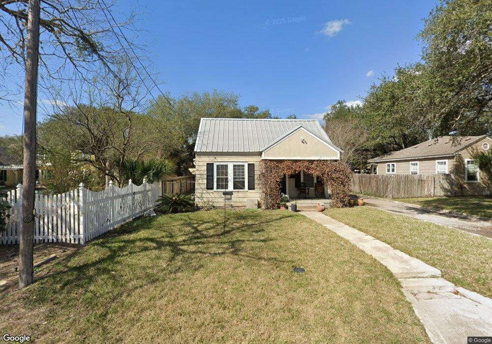 407 E Jones St, Beeville, TX 78102 - photo 1
