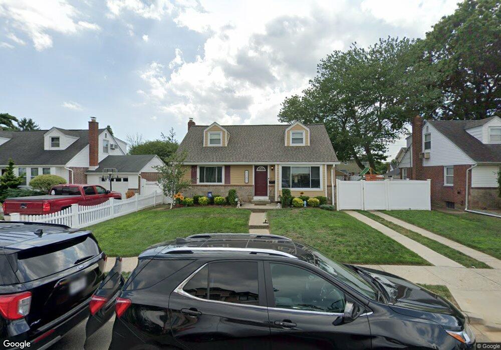 1101 Lydia Dr, Franklin Square, NY 11010 - photo 1