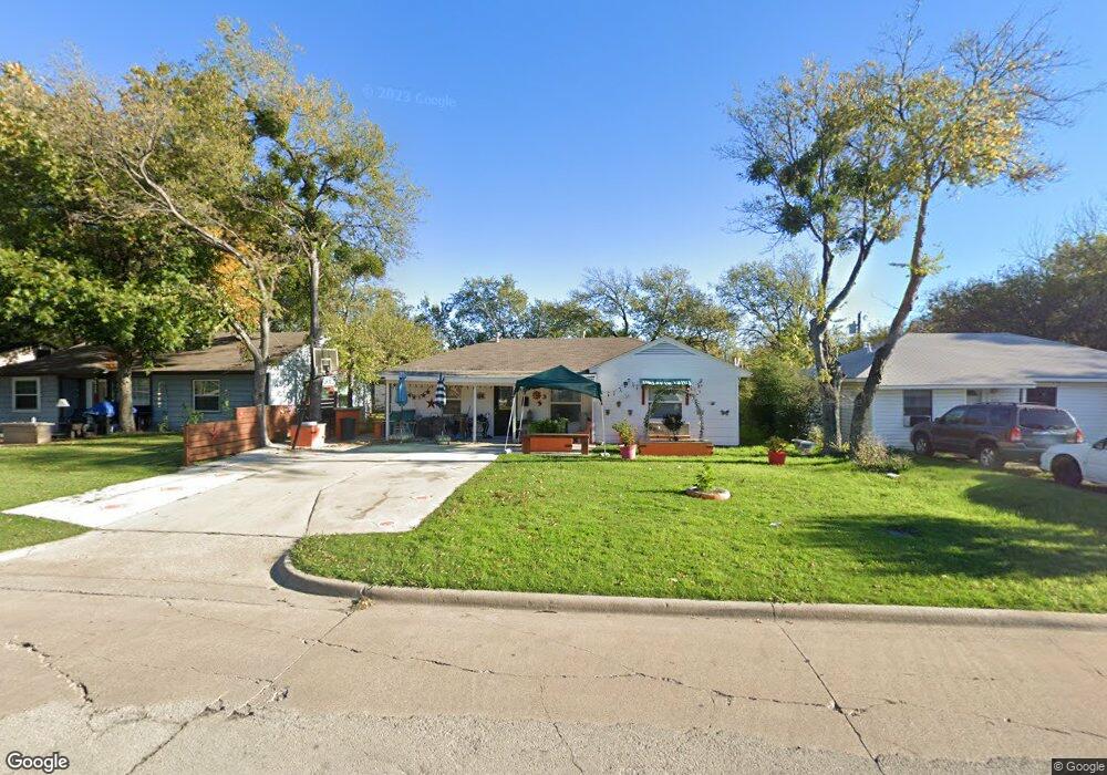 826 Cherokee Trace, Grand Prairie, TX 75051 - photo 1