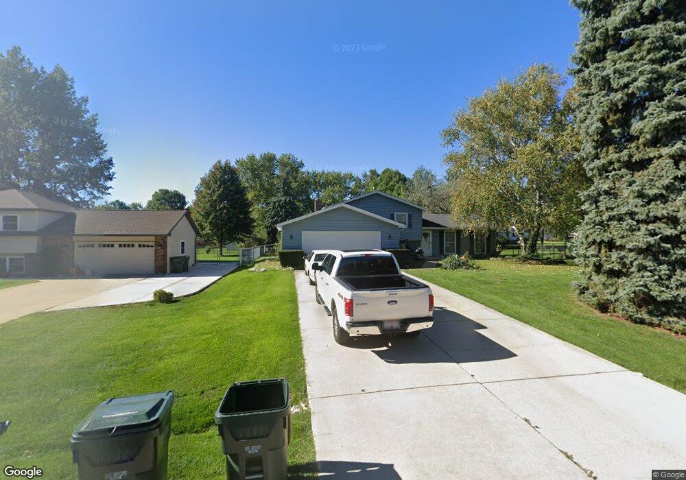 11S512 Walter Ln, Naperville, IL 60564 - photo 1