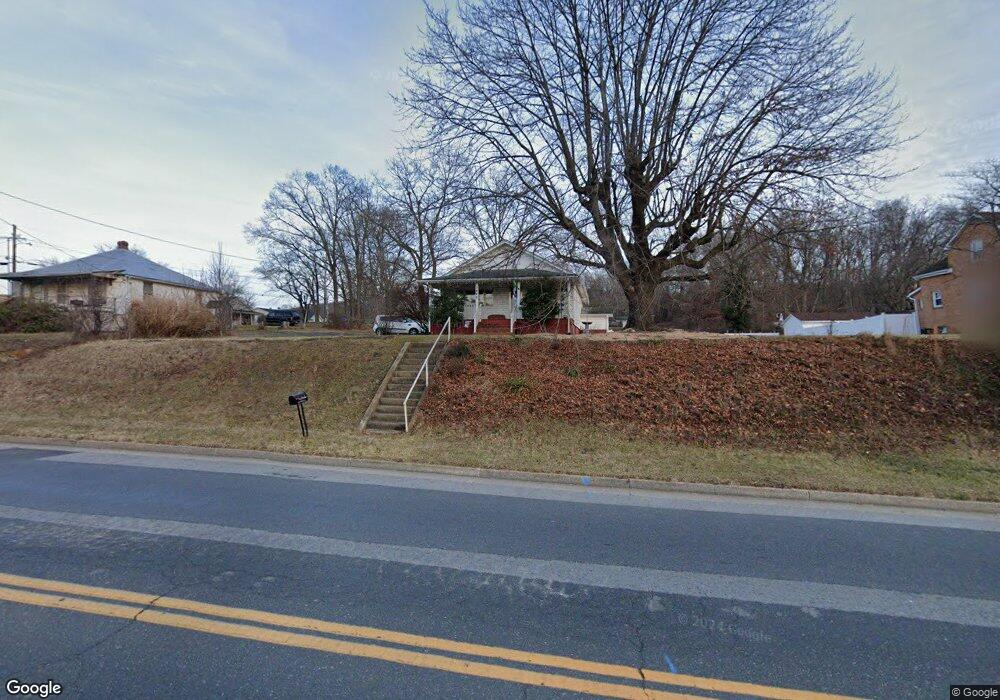 1446 N Delphine Ave, Waynesboro, VA 22980 - photo 1