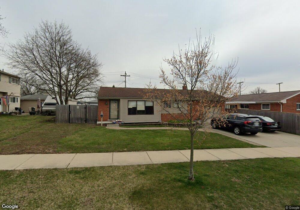1136 N Selfridge Blvd, Clawson, MI 48017 - photo 1