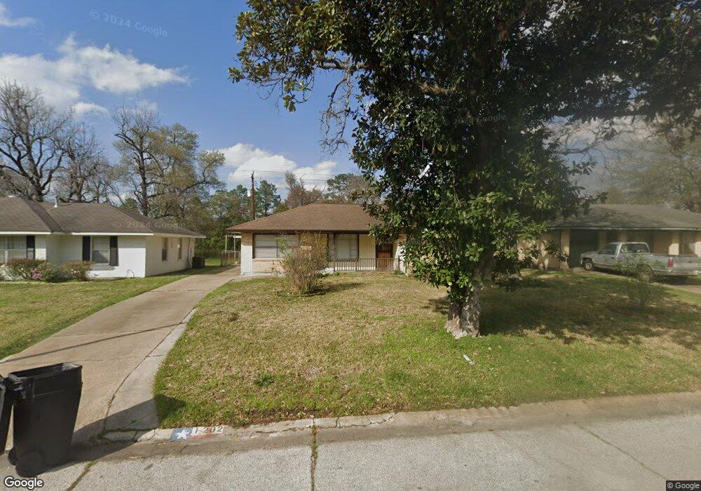 1202 W 31st St, Houston, TX 77018 - photo 1