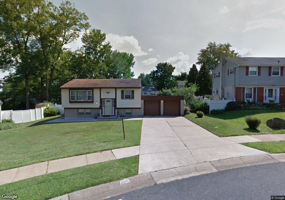 605 Walnutree Ln, Claymont, DE 19703 - photo 1