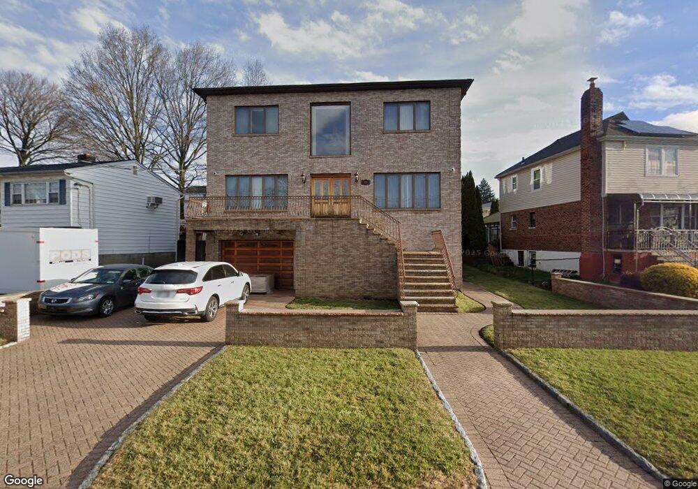 196 Roundhill Dr, Yonkers, NY 10710 - photo 1