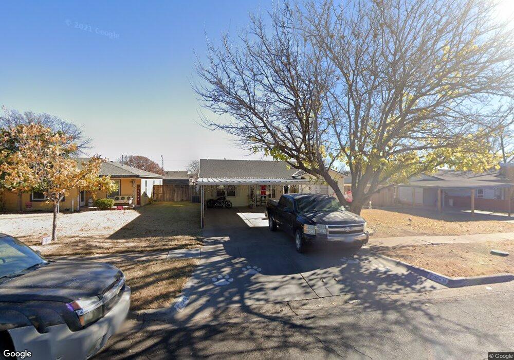 304 Juanita St, Plainview, TX 79072 - photo 1