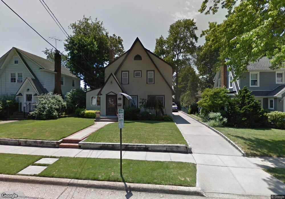 91 Woodnut Place, Mineola, NY 11501 - photo 1