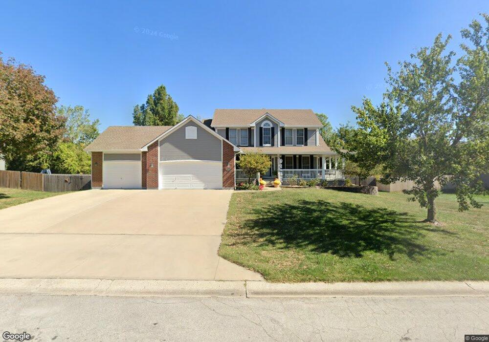 617 Roanke Dr, Raymore, MO 64083 - photo 1