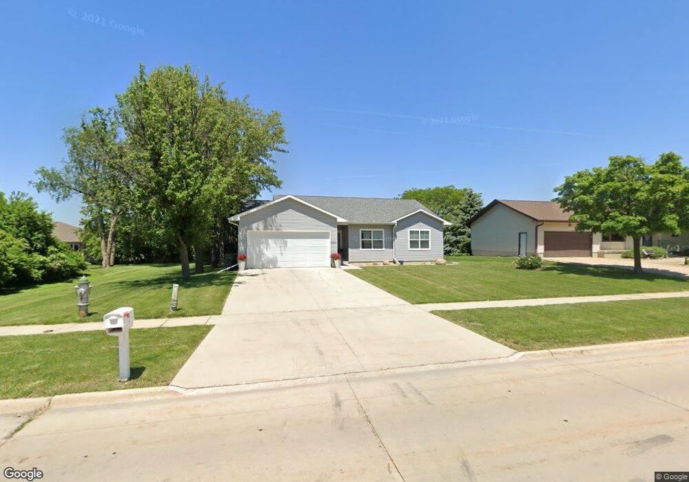 2823 W 4th St, Cedar Falls, IA 50613 - photo 1