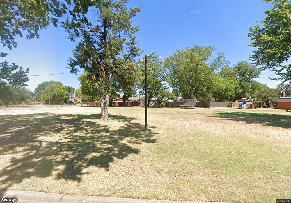 910 E 4th St, Hearne, TX 77859 - photo 1