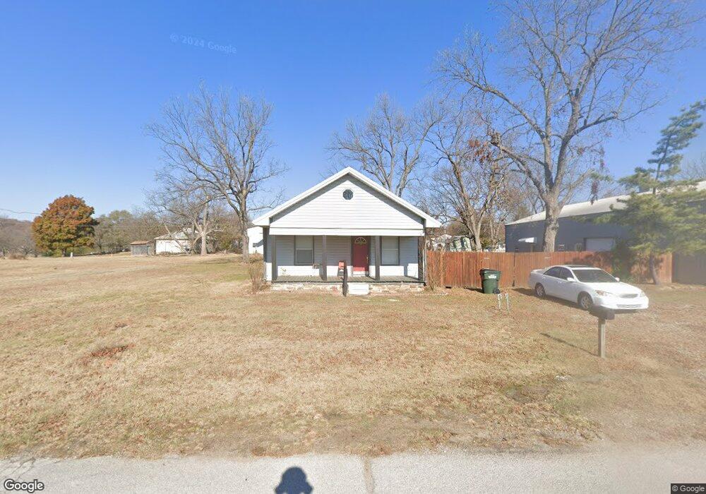 720 E Robertson Hwy, Henryetta, OK 74437 - photo 1