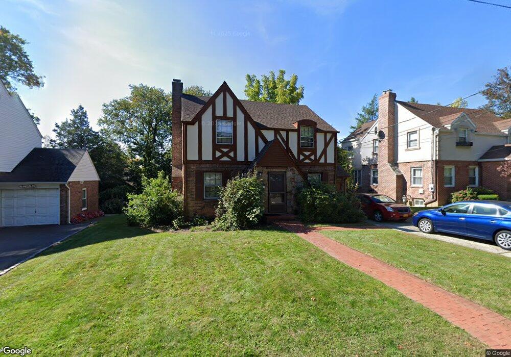 42 Hampshire Rd, Great Neck, NY 11023 - photo 1