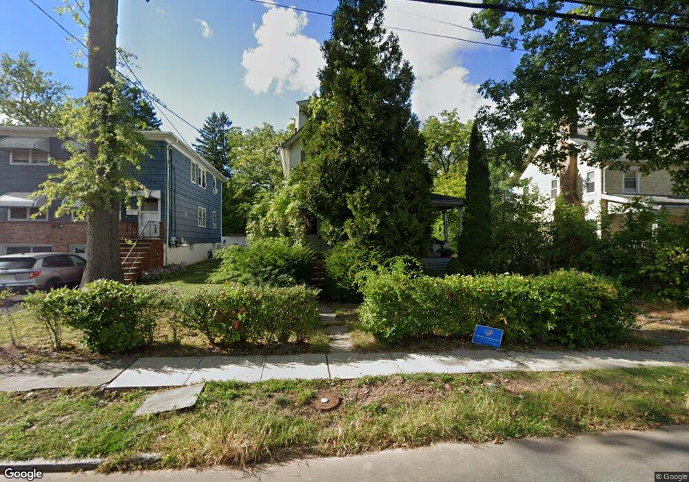 638 W Broad St, Westfield, NJ 07090 - photo 1